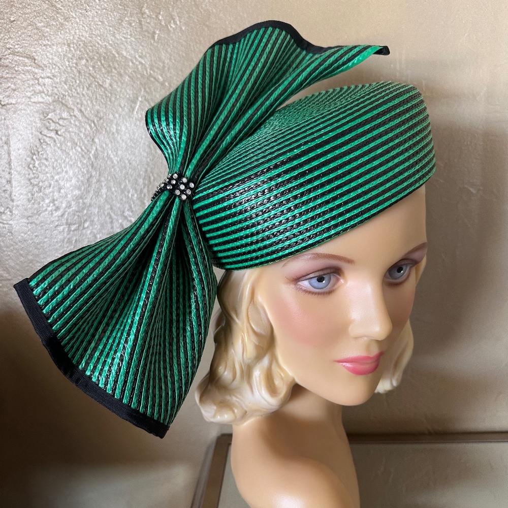 BEWITCHING 1960-70s' GREEN/BLACK STRIPED STRAW HAT WITH LARGE BOW/RHINESTONES